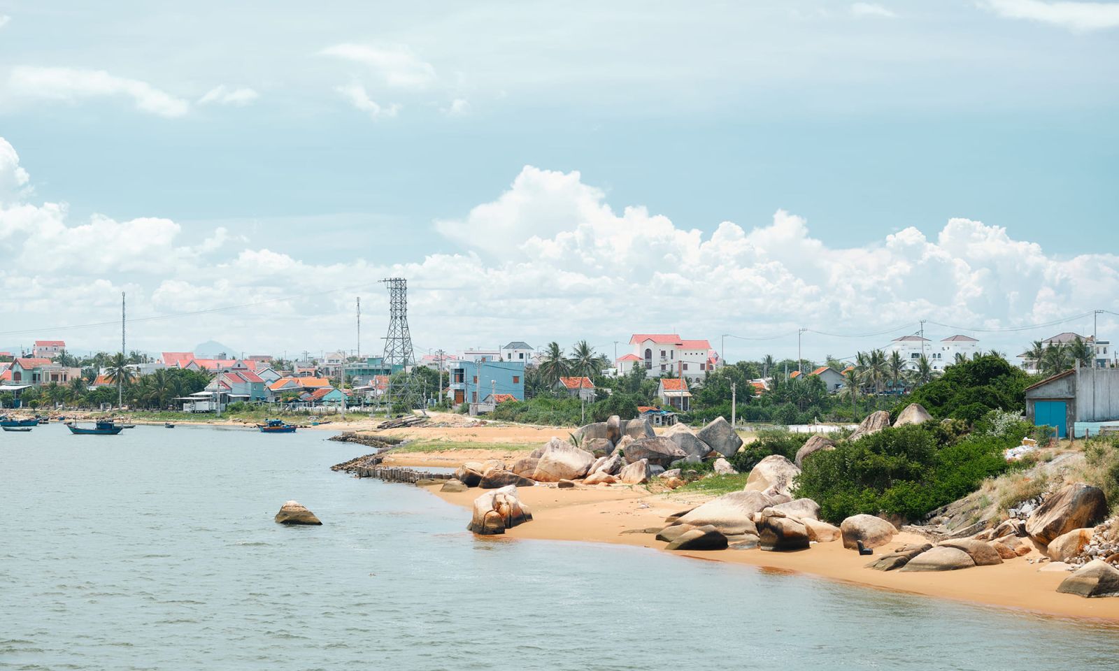 Khám phá vùng đất trên 'cung đường ven biển đẹp nhất Việt Nam'